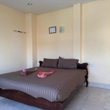 Happy Holidays Hotel Patong Bagian luar foto