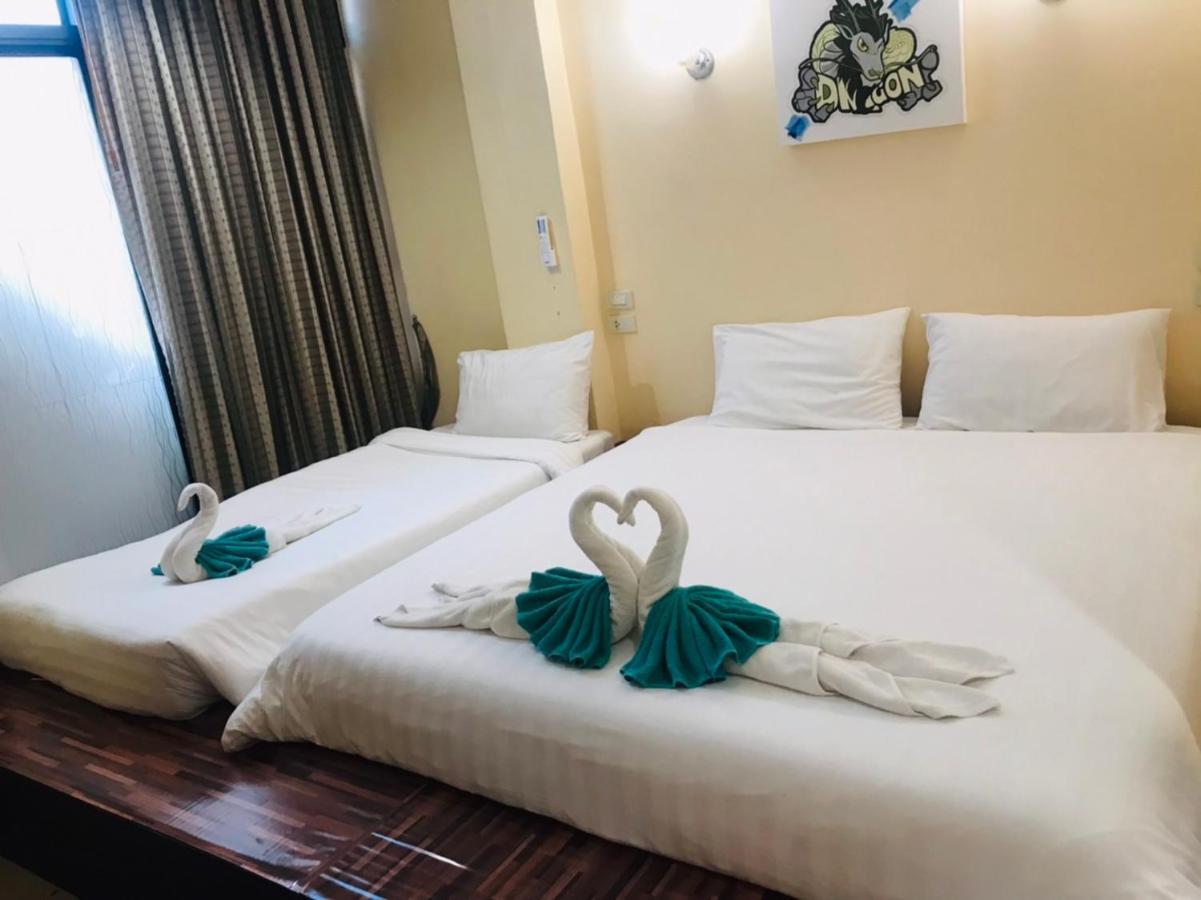 Happy Holidays Hotel Patong Bagian luar foto