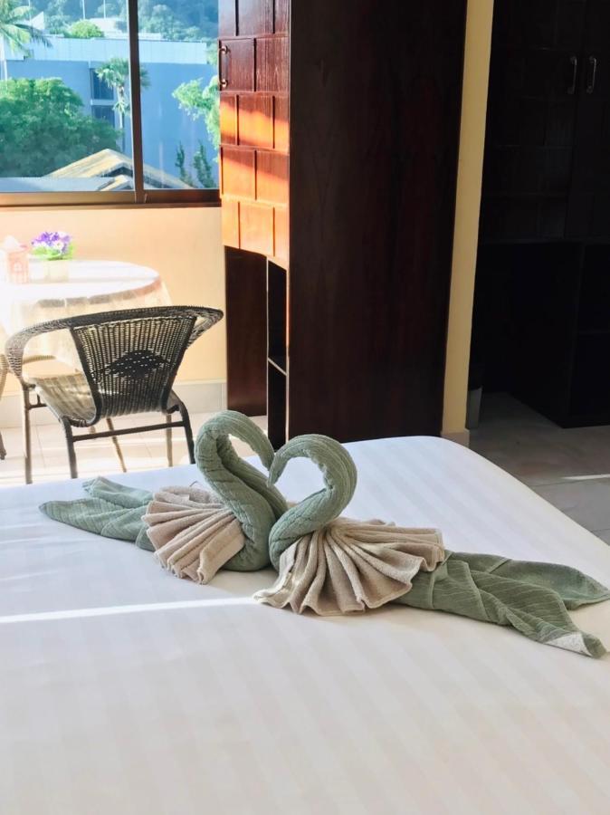 Happy Holidays Hotel Patong Bagian luar foto