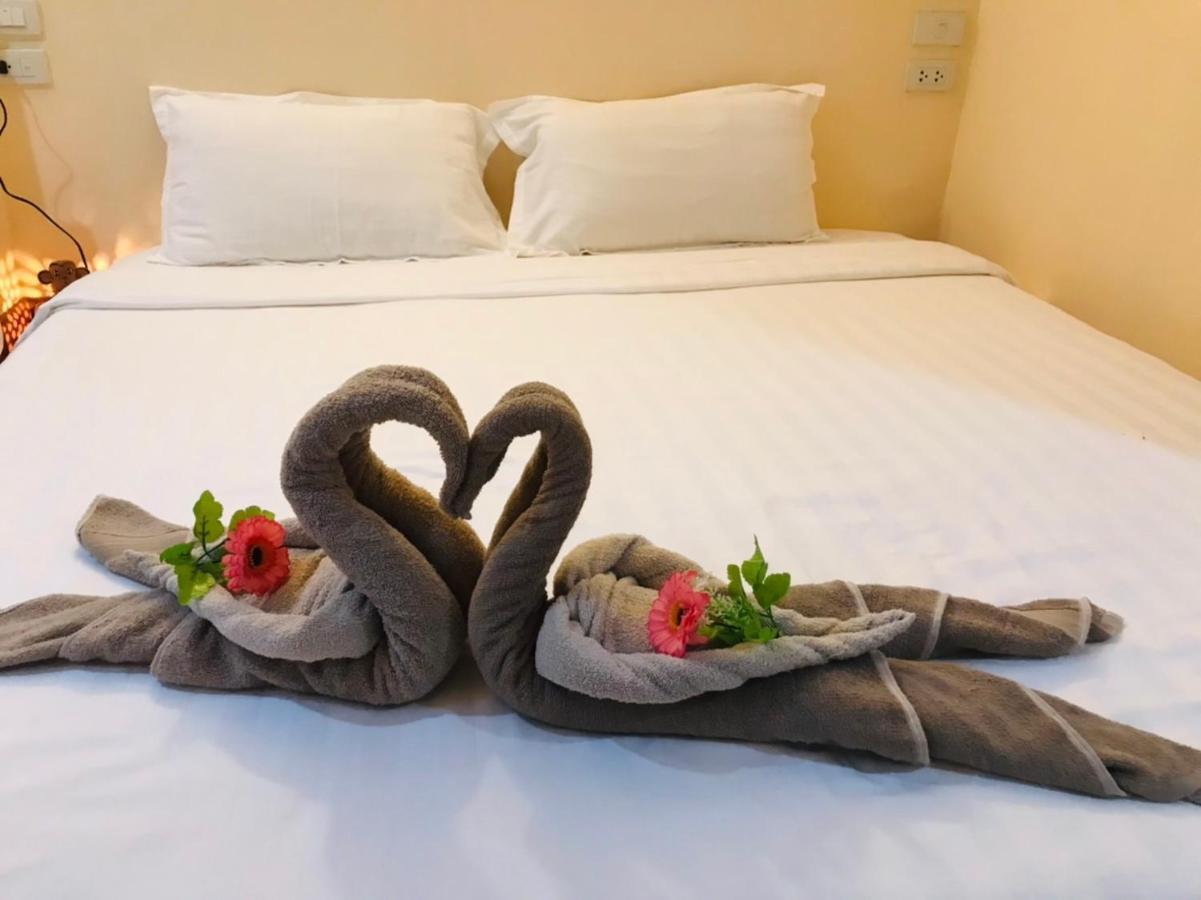 Happy Holidays Hotel Patong Bagian luar foto