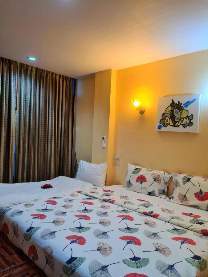 Happy Holidays Hotel Patong Bagian luar foto