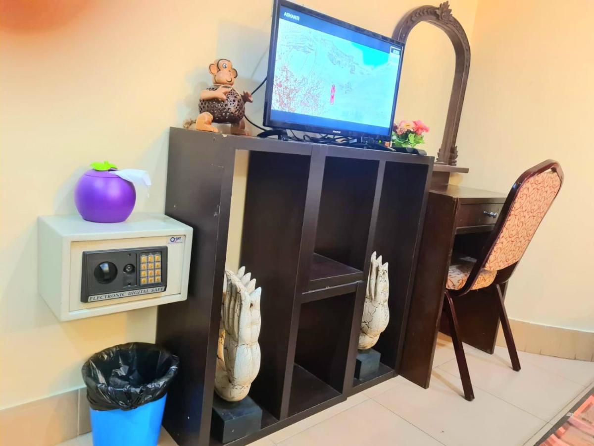 Happy Holidays Hotel Patong Bagian luar foto