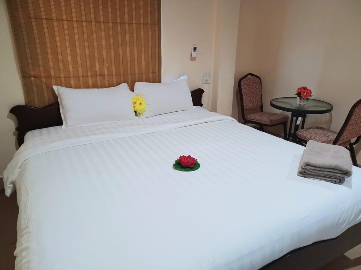 Happy Holidays Hotel Patong Bagian luar foto