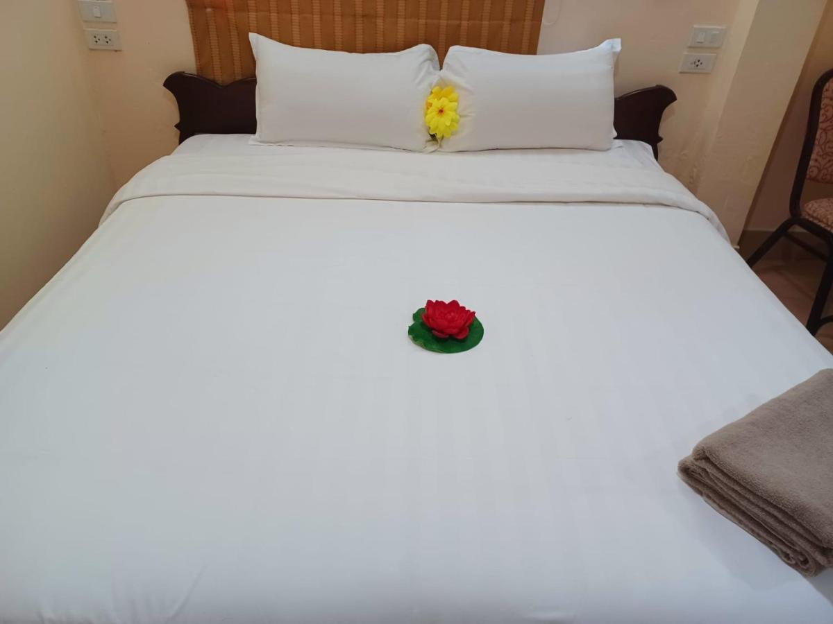 Happy Holidays Hotel Patong Bagian luar foto