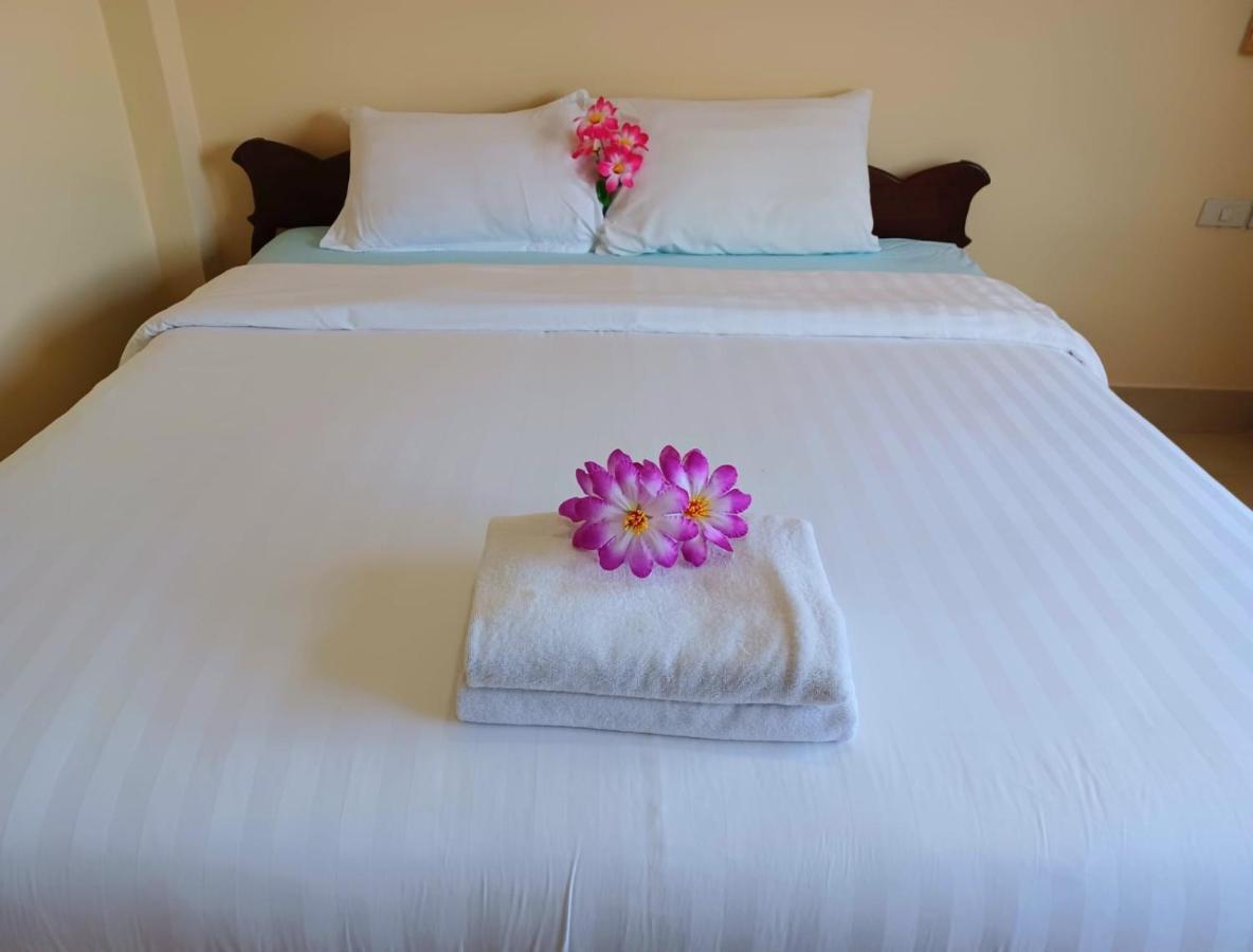 Happy Holidays Hotel Patong Bagian luar foto