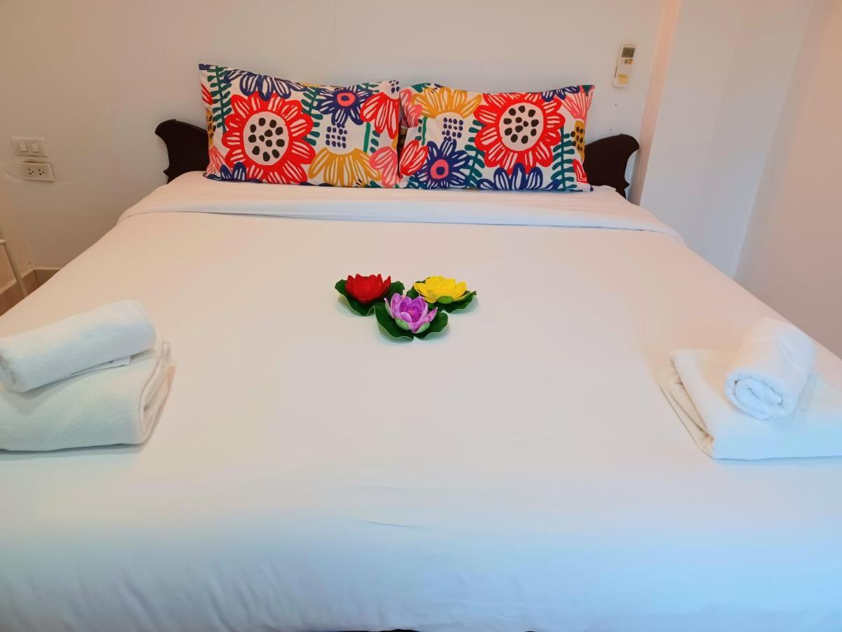 Happy Holidays Hotel Patong Bagian luar foto