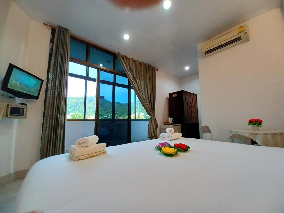 Happy Holidays Hotel Patong Bagian luar foto