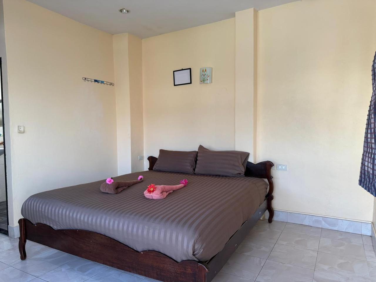 Happy Holidays Hotel Patong Bagian luar foto