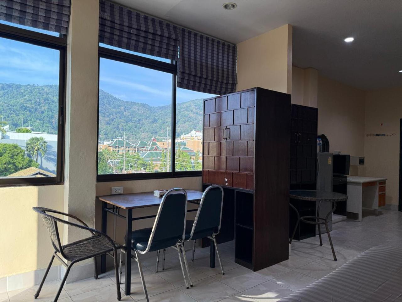 Happy Holidays Hotel Patong Bagian luar foto